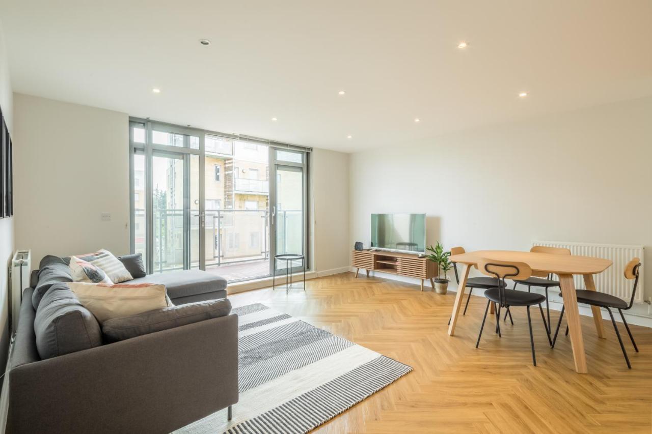 Executive 2Br Apartment Next To Station + Parking CBG Buitenkant foto