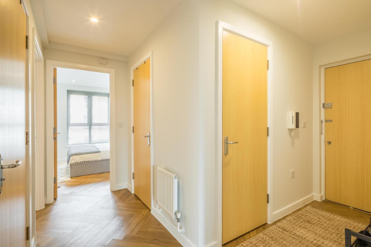 Executive 2Br Apartment Next To Station + Parking CBG Buitenkant foto