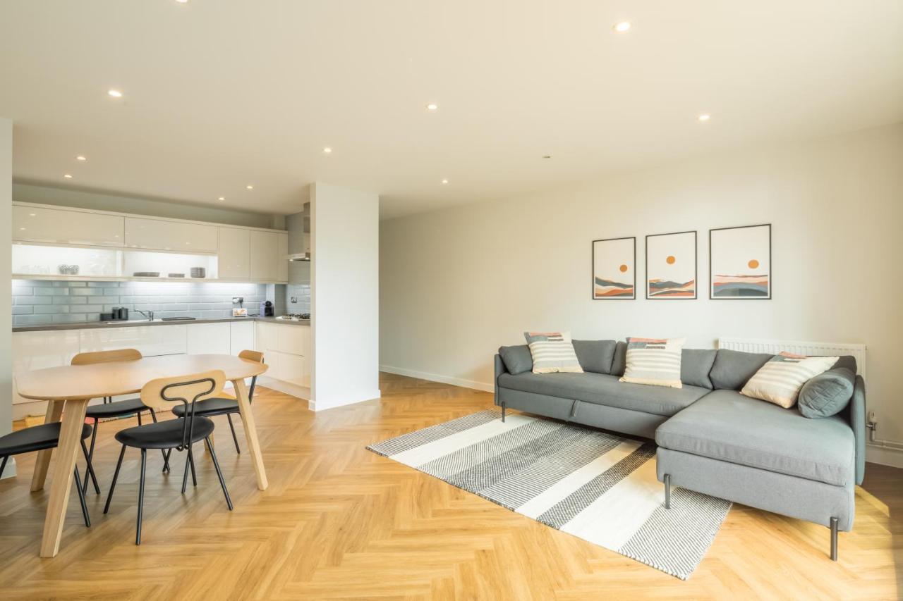 Executive 2Br Apartment Next To Station + Parking CBG Buitenkant foto