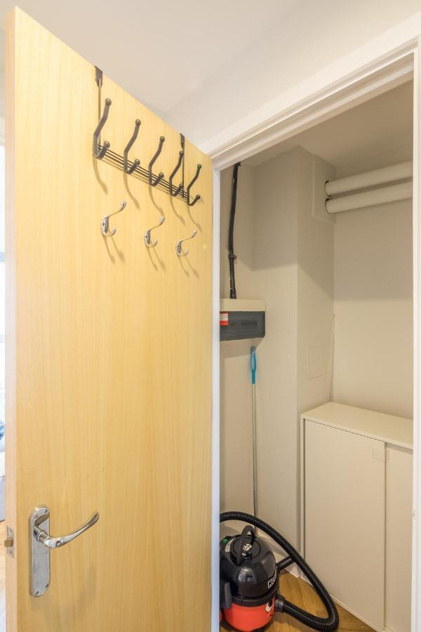 Executive 2Br Apartment Next To Station + Parking CBG Buitenkant foto