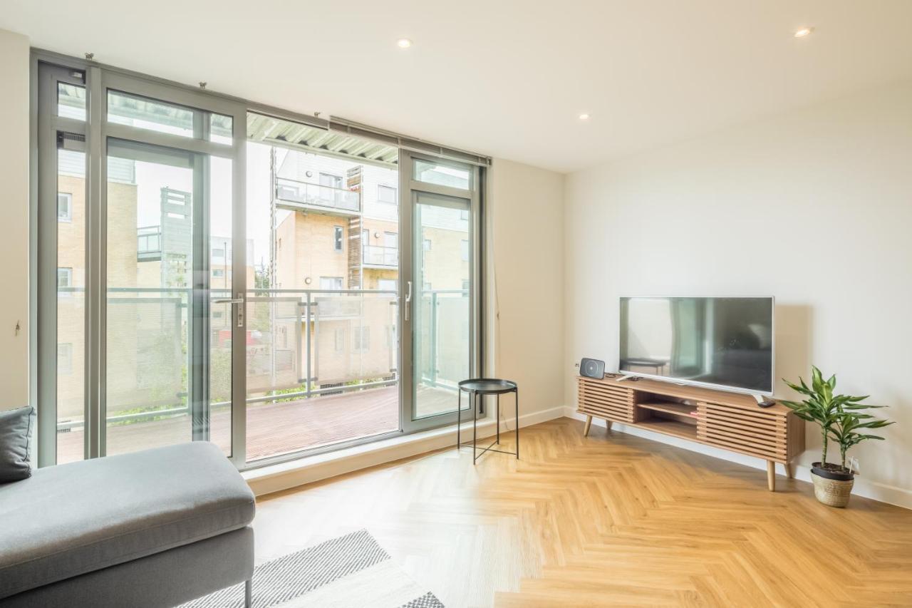 Executive 2Br Apartment Next To Station + Parking CBG Buitenkant foto