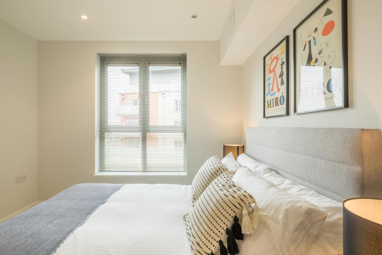 Executive 2Br Apartment Next To Station + Parking CBG Buitenkant foto