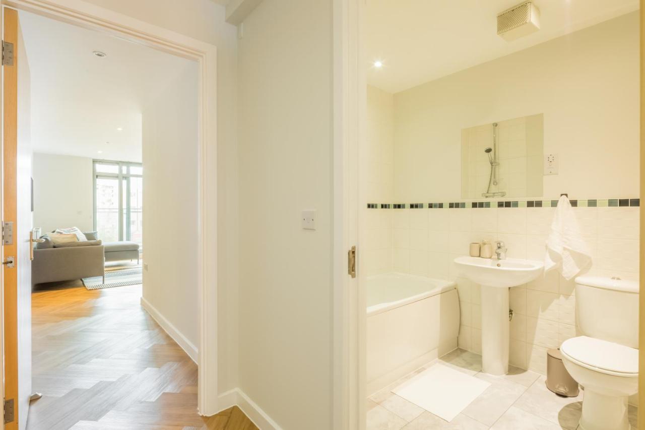 Executive 2Br Apartment Next To Station + Parking CBG Buitenkant foto