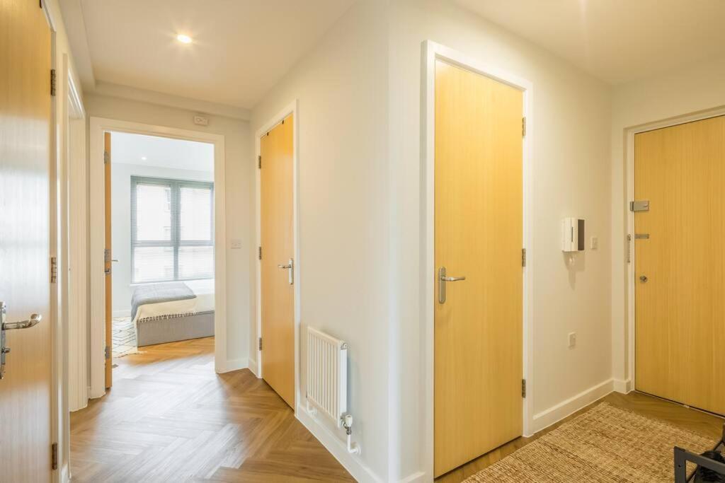 Executive 2Br Apartment Next To Station + Parking CBG Buitenkant foto