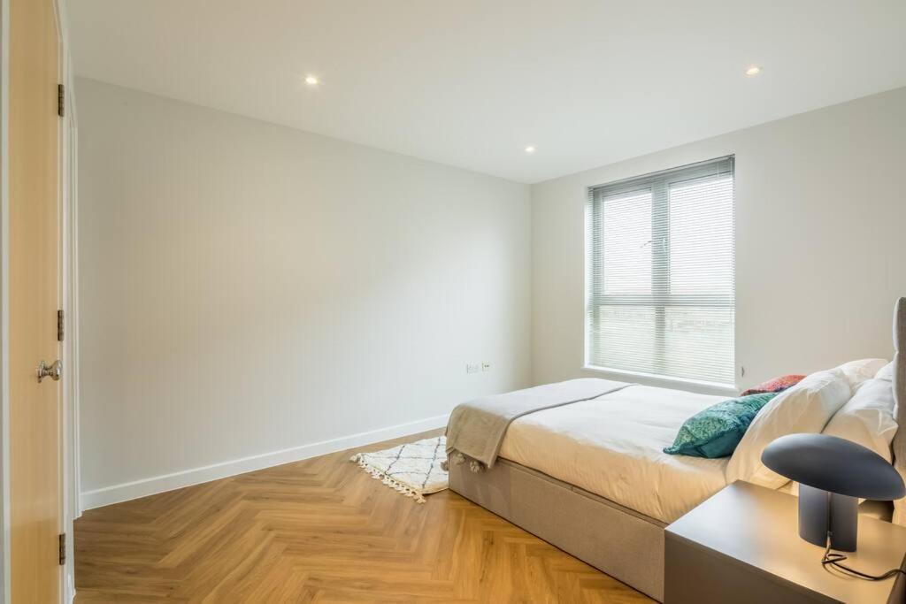 Executive 2Br Apartment Next To Station + Parking CBG Buitenkant foto