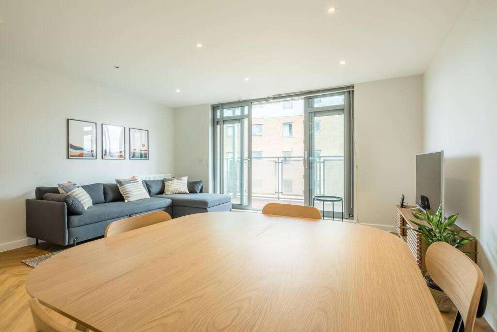 Executive 2Br Apartment Next To Station + Parking CBG Buitenkant foto