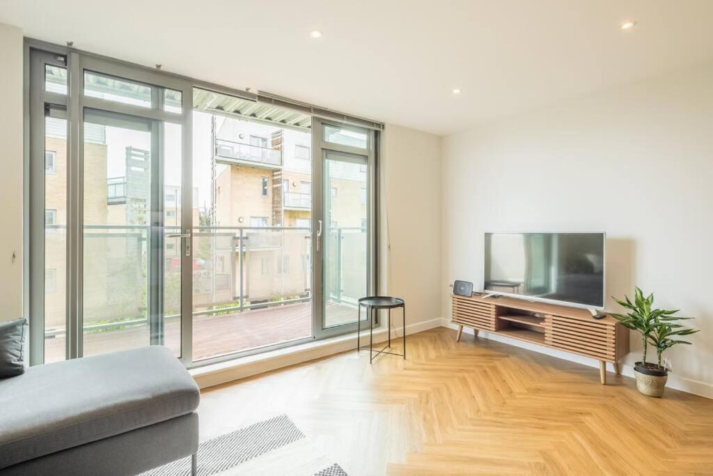 Executive 2Br Apartment Next To Station + Parking CBG Buitenkant foto