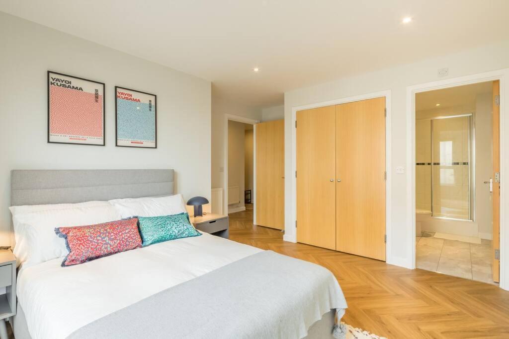Executive 2Br Apartment Next To Station + Parking CBG Buitenkant foto