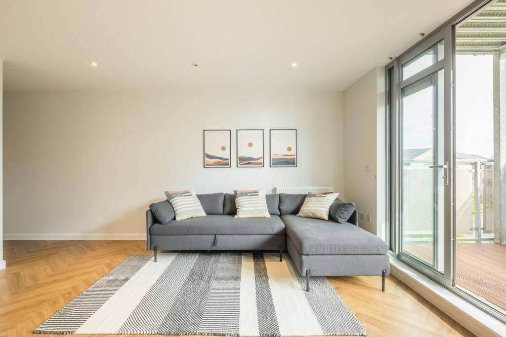 Executive 2Br Apartment Next To Station + Parking CBG Buitenkant foto